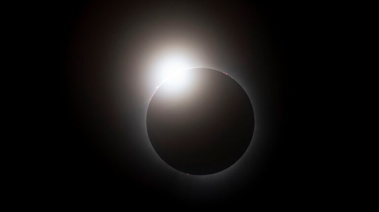 Quiz Eclipse diamond ring effect 040924 AP Carolyn Kaster