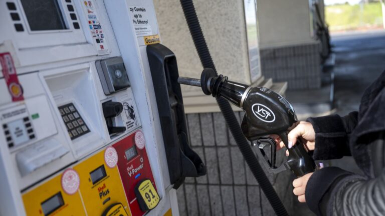 108045604 1728501765229 gettyimages 2076706089 US GAS PRICES