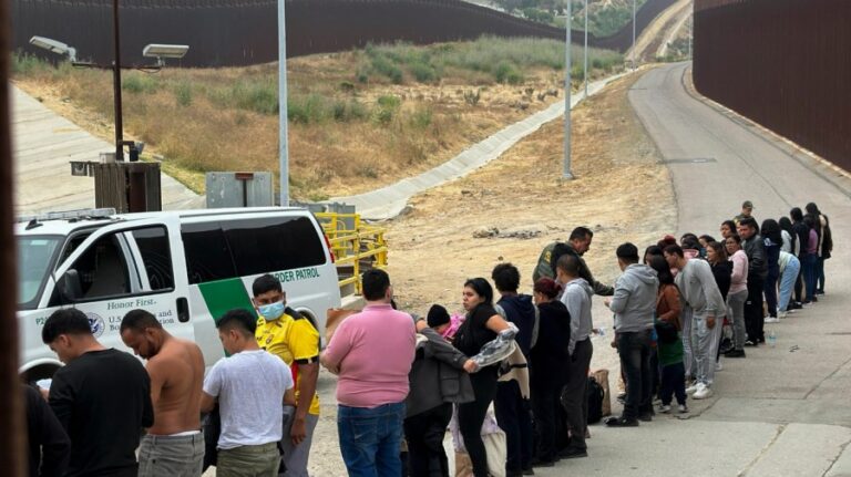 mexico border asylum 06052024 AP AP24173602702309