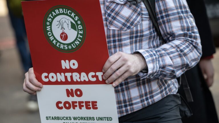 108078721 1734701277539 gettyimages 1786190123 STARBUCKS STRIKE