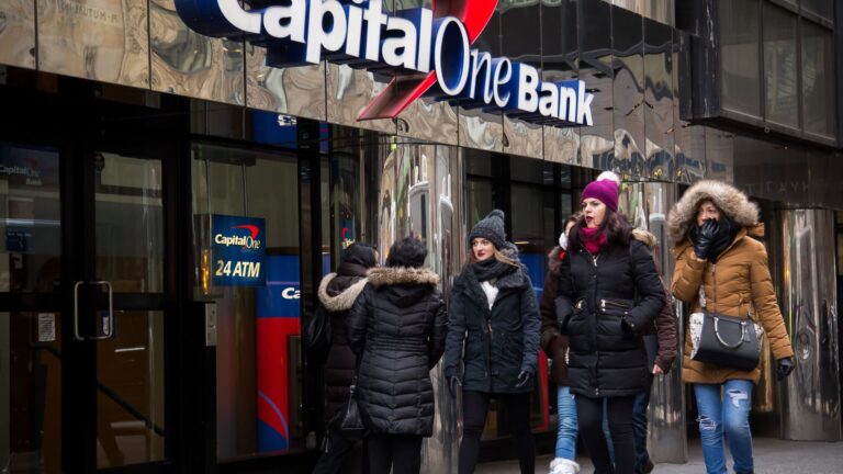 106812898 1608219115007 gettyimages 506728980 CAPITAL ONE EARNS