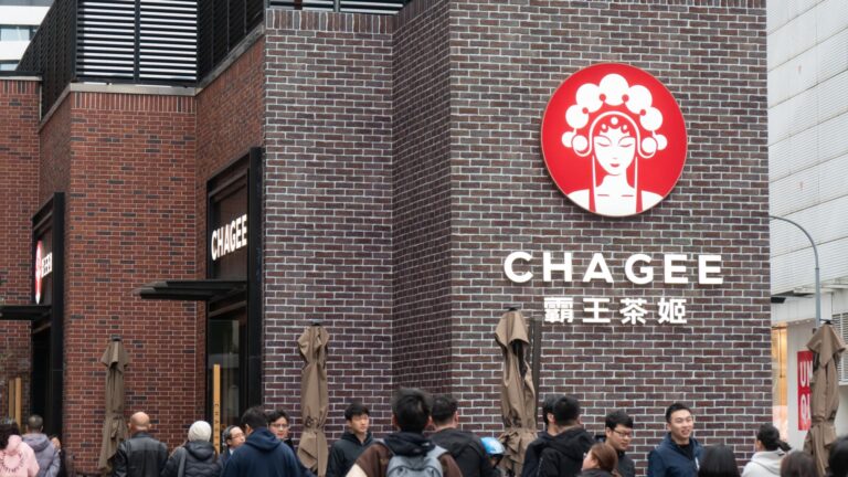 1743204759 108121026 1742924178732 gettyimages 2204438929 CHAGEE Store in Shanghai