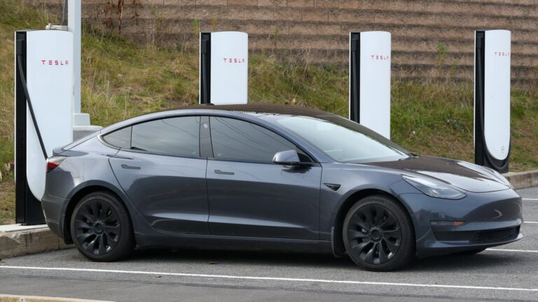 108064309 1731935688612 gettyimages 2184729206 PWeaver Tesla 241117 3