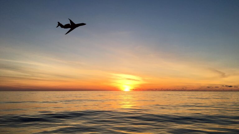 108125106 1743615136402 gettyimages 1704627753 privatejetsunrise