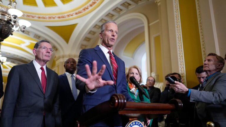 Leading Thune 040125 AP Scott Applewhite