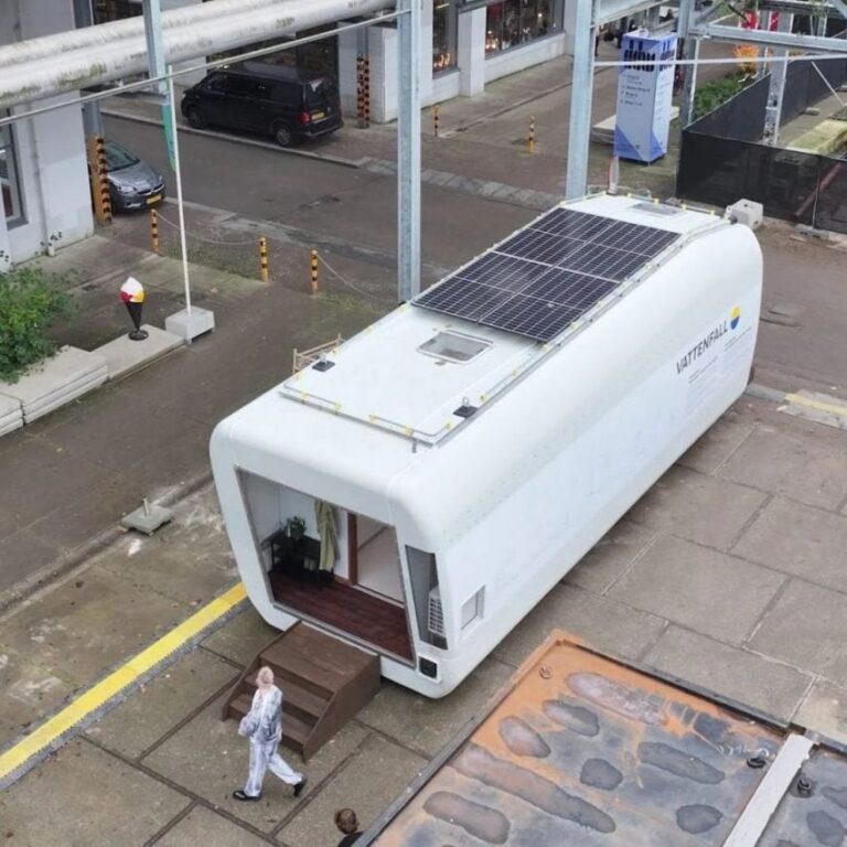 blade made tiny house dezeen 2364 col 3 2 1704x1066 SQ 852x852